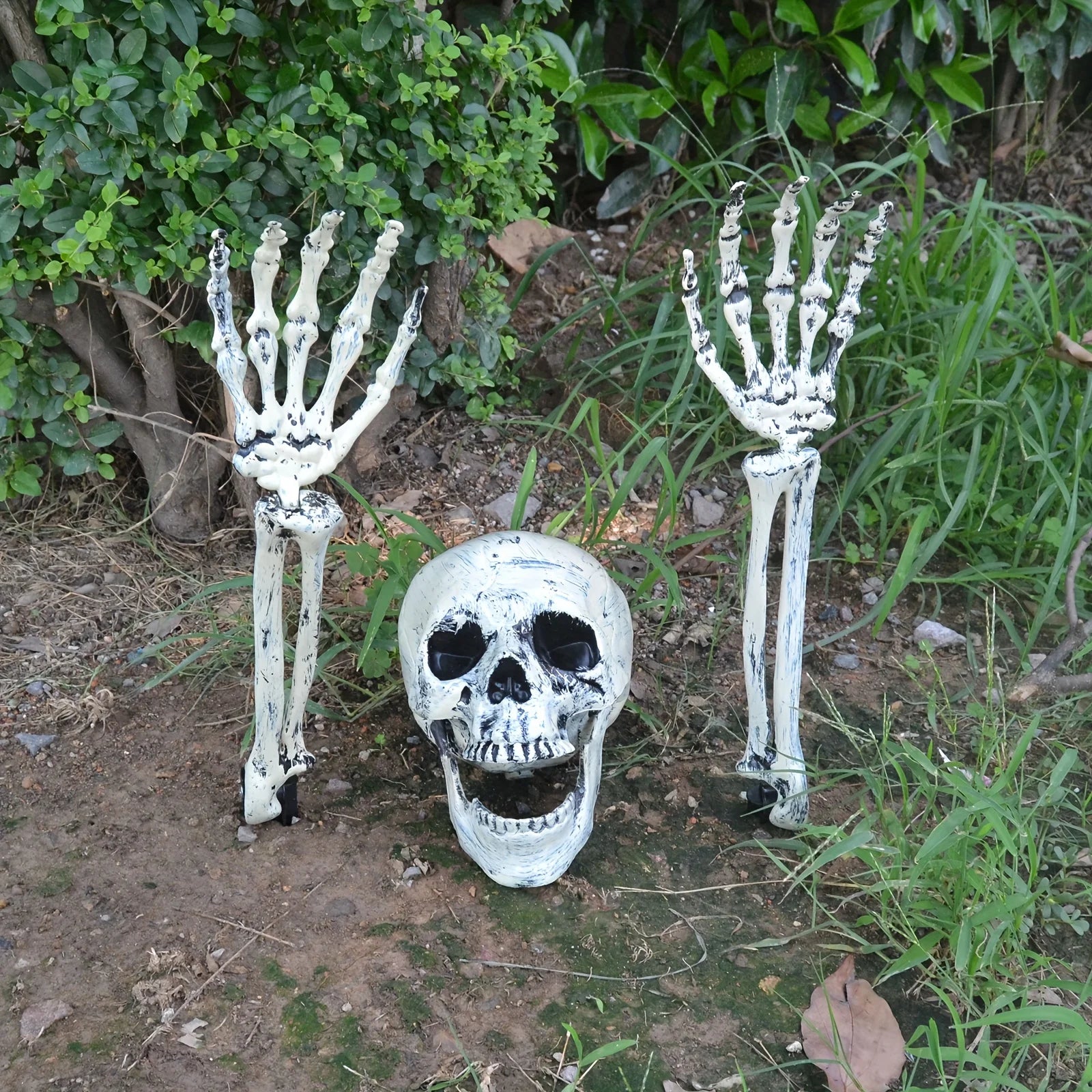 Three piece Halloween Floor Decoration Skeleton Simulation Prop Ghost Garden Skeleton Three piece Decoration Set.